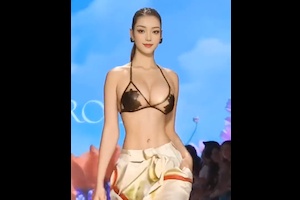 【動画】ビキニショーに現れた神スタイルの美女がすごいと思ったら・・・。