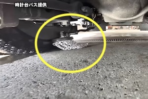 【動画】札幌のバスがスノーチェーン自動展開システムを導入。