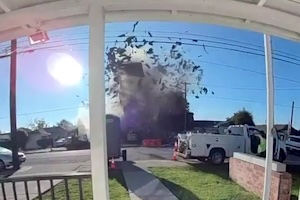 【動画】作業員のミスでガス爆発。住宅が木っ端微塵に。