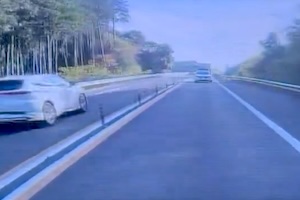 【動画】怖すぎるだろ。西九州道が通行止めになった事故のドラレコ。