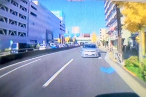 【動画】足立区のクラウン暴走事件がドライブレコーダーに記録される。