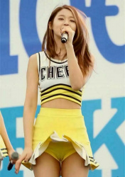 水着やパンツが食い込むと芸能人も女子アナもキャンギャルも女子の証「マンスジ」が出現します！の画像