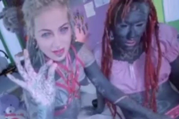 【閲覧注意】女の子の ”エロ配信” 史上一番ヤバかった動画ってこれだよな…