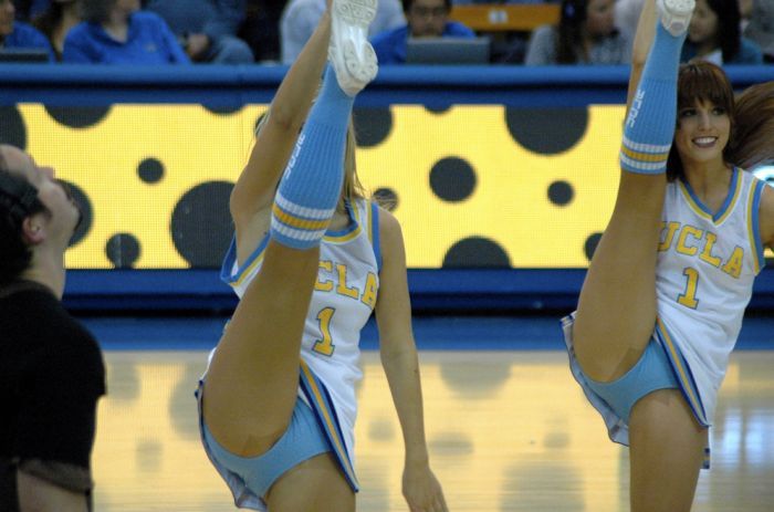 high_kicking_cheerleaders_18